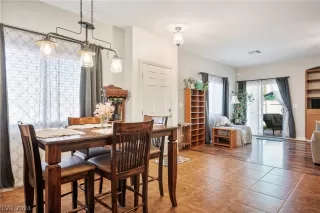 Photo #6: 2596589 Listing