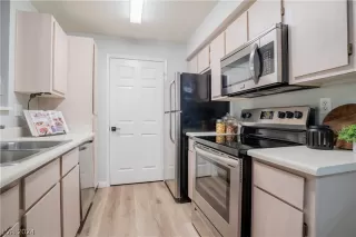 Photo #6: 2596630 Listing