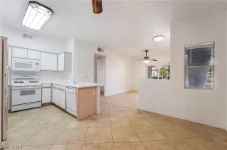 Photo #5: 2596677 Listing