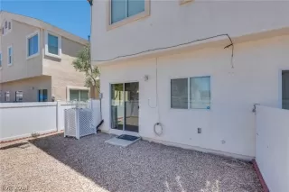 Photo #5: 2596715 Listing