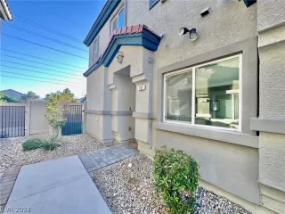 Photo #2: 2596766 Listing