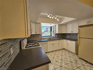 Photo #6: 2596767 Listing 