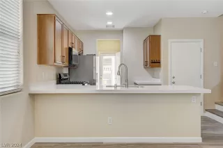 Photo #5: 2596858 Listing 