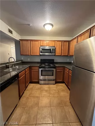 Photo #3: 2596860 Listing 