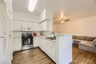 Photo #3: 2596861 Listing