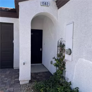 Photo #1: 2596893 Listing 