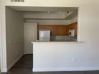 Photo #3: 2596924 Listing 