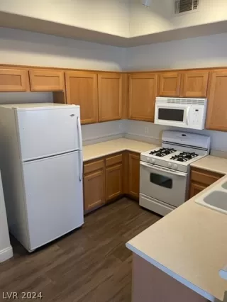 Photo #4: 2596924 Listing 