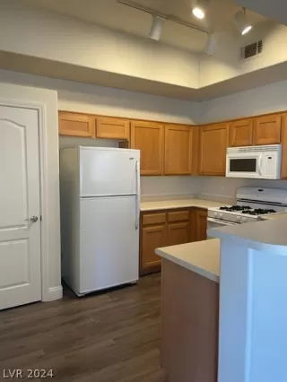 Photo #5: 2596924 Listing 