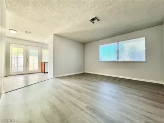 Photo #3: 2596933 Listing 