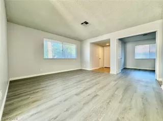 Photo #4: 2596933 Listing 