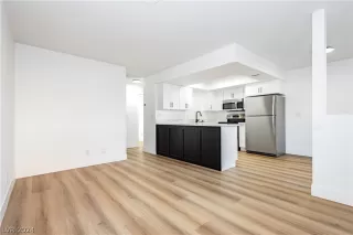 Photo #2: 2596949 Listing