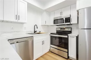 Photo #5: 2596949 Listing