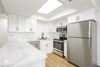 Photo #6: 2596949 Listing