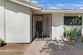 Photo #2: 2596957 Listing