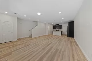 Photo #3: 2596977 Listing 