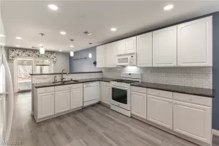 Photo #2: 2597015 Listing