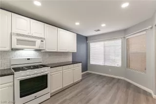 Photo #6: 2597015 Listing