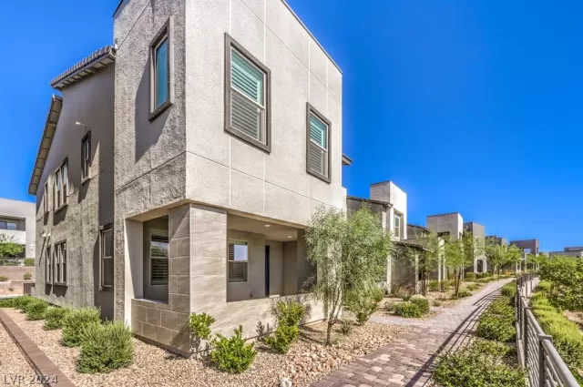 MLS: 2597172 Condo For Sale