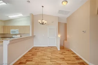 Photo #6: 2597270 Listing