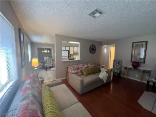 Photo #3: 2597288 Listing