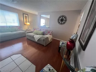 Photo #5: 2597288 Listing