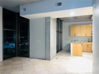 Photo #3: 2597305 Listing