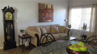 Photo #4: 2597360 Listing