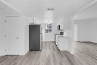 Photo #6: 2597361 Listing