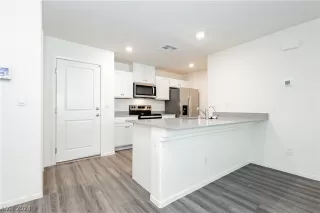 Photo #1: 2597382 Listing 