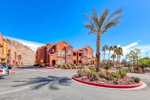 MLS: 2597400 Condo For Sale