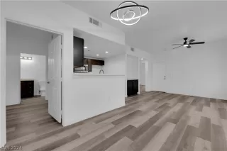 Photo #4: 2597403 Listing