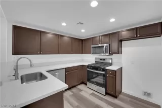 Photo #6: 2597403 Listing