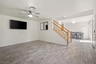 Photo #5: 2597415 Listing