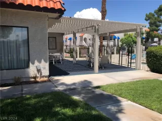 Photo #5: 2597437 Listing