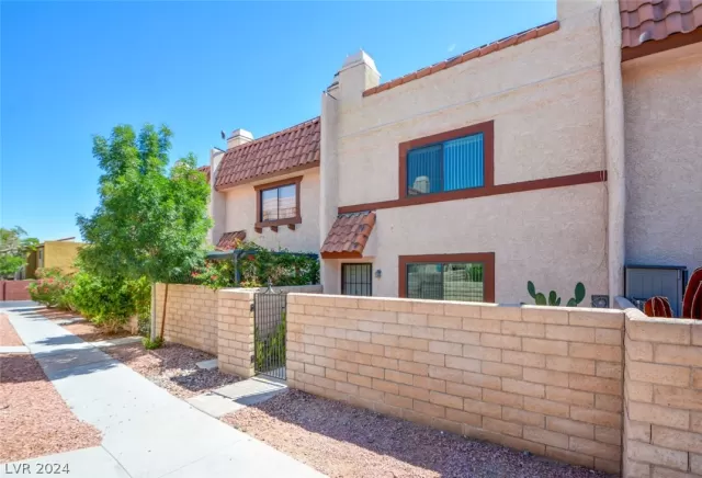 MLS: 2597600 Condo For Sale