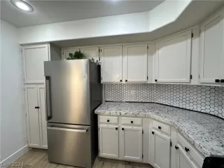 Photo #3: 2597639 Listing