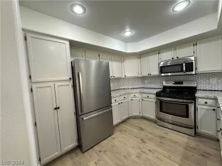 Photo #4: 2597639 Listing