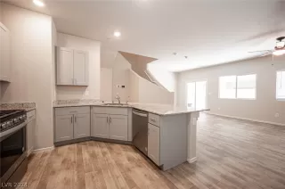 Photo #2: 2597645 Listing