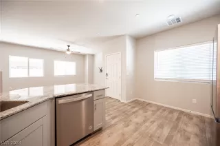 Photo #3: 2597645 Listing