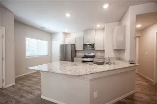 Photo #6: 2597645 Listing