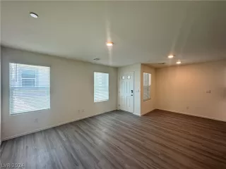 Photo #5: 2597651 Listing 