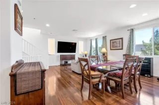 Photo #4: 2597801 Listing