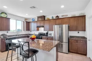 Photo #6: 2597801 Listing