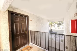 Photo #5: 2597877 Listing