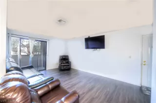 Photo #6: 2597877 Listing