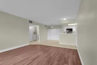 Photo #3: 2597951 Listing