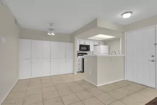 Photo #4: 2597951 Listing