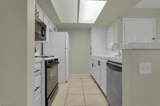 Photo #5: 2597951 Listing