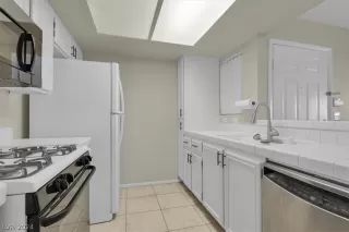 Photo #6: 2597951 Listing